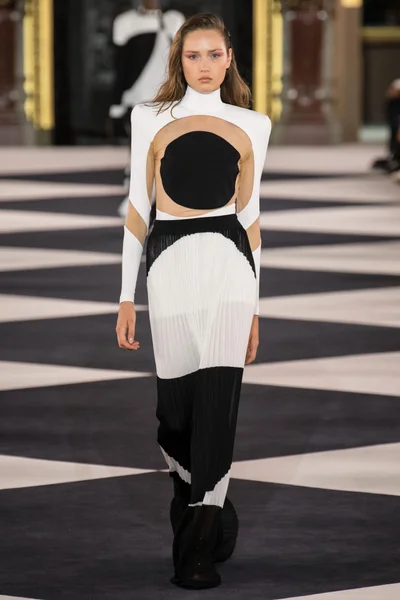Look 3
